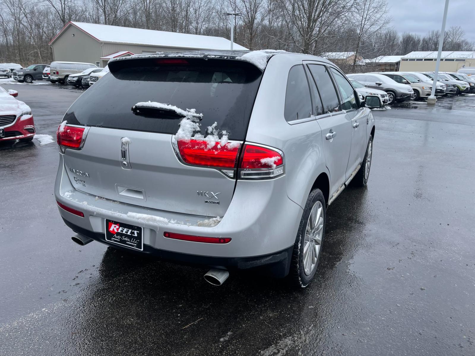 2014 Silver /Black Lincoln MKX Elite AWD (2LMDJ8JK4EB) with an 3.7L V6 DOHC 24V engine, 6-Speed Automatic transmission, located at 547 E. Main St., Orwell, OH, 44076, (440) 437-5893, 41.535435, -80.847855 - This 2014 Lincoln MKX AWD with the Elite Package offers a luxurious and well-appointed driving experience. Under the hood lies a robust 3.7-liter V6 engine mated to a smooth 6-speed transmission, delivering a balance of power and efficiency. Audiophiles will appreciate the premium THX audio system, - Photo #8